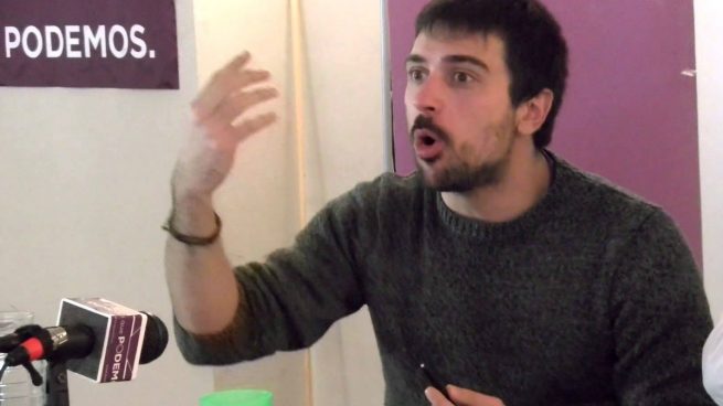 El portavoz de Podemos en el Senado fue multado por beber en la vía pública