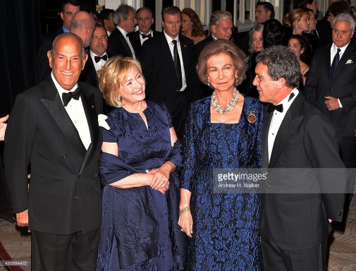 La Reina Sofía con Óscar de la Renta, Hillary Clinton y Antonio Banderas (Foto:Gettyimages)