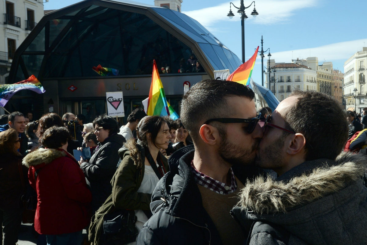 Una manifestación en la madrileña Puerta del Sol contra la homofobia. (Foto: GETTY)