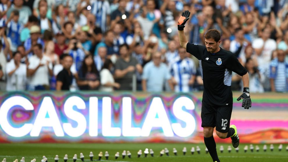Iker Casillas, en su presentación con el Oporto. (AFP)