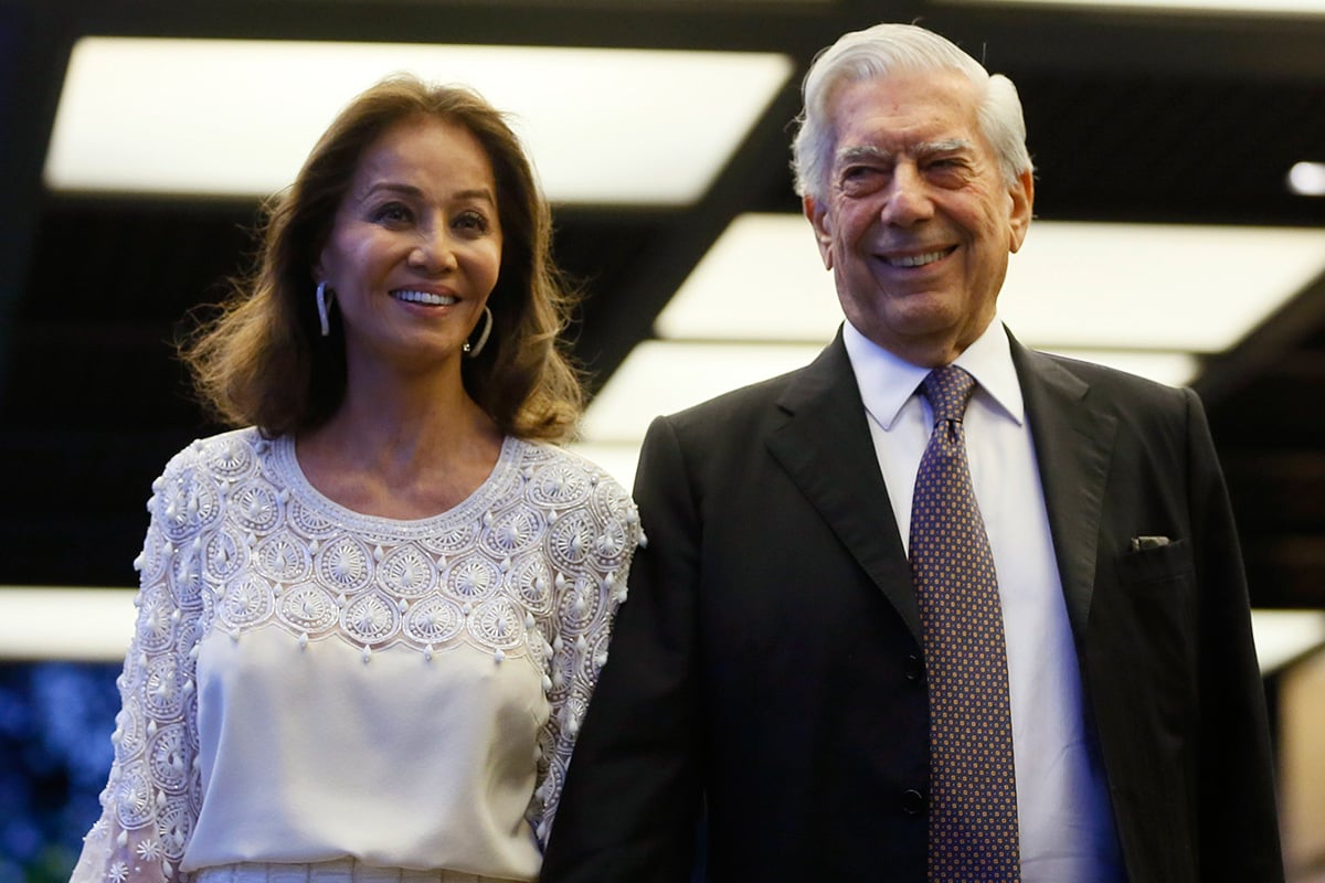 Isabel Preysler con su nueva pareja, el escritor Mario Vargas Llosa (Foto: EFE)