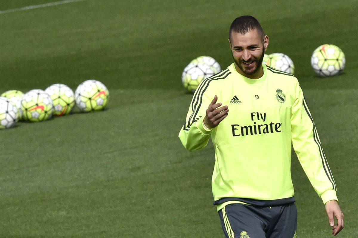 Benzema, en un entrenamiento con el Real Madrid. (AFP)