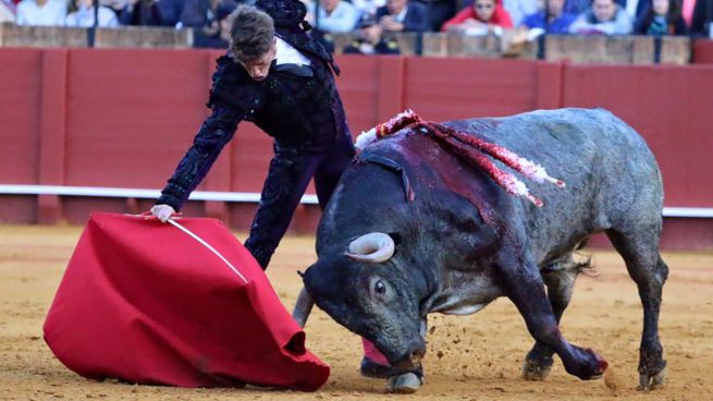 Manuel Escribano, en una lance de su faena en la Maestranza (Foto: Facebook Manuel Escribano)