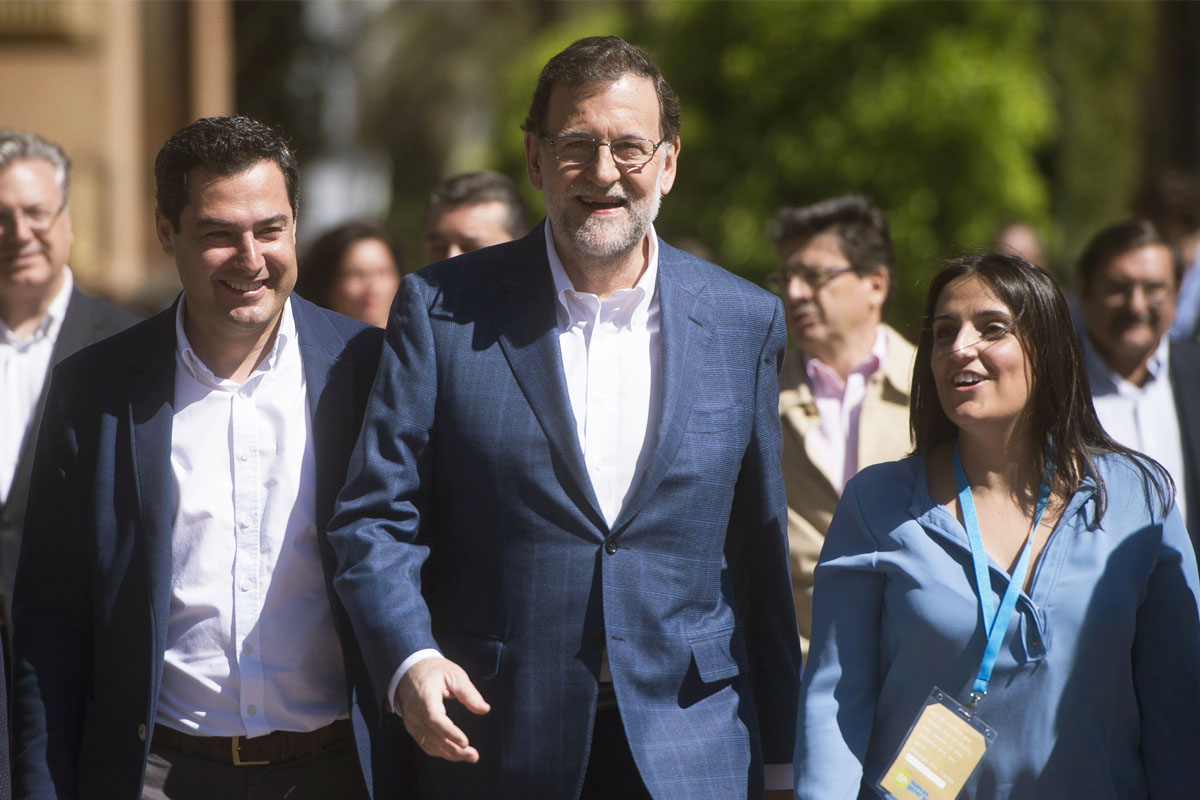 Mariano Rajoy en Córdoba junto a los populares andaluces. (Foto: EFE)