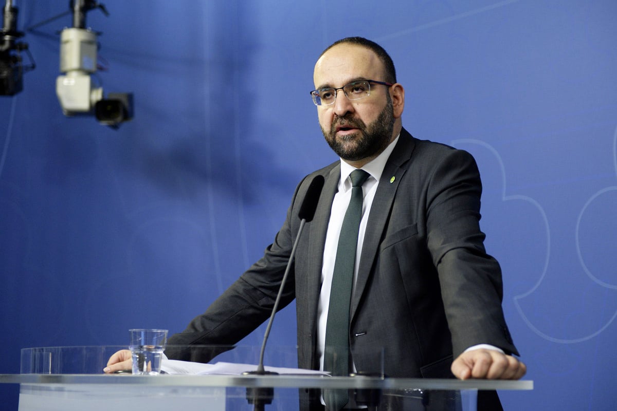 El ex ministro sueco, Mehmet Kaplan, en una conferencia de prensa. (Foto: AFP)