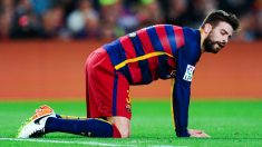 Piqué se lamenta en la derrota contra el Valencia. (Getty)