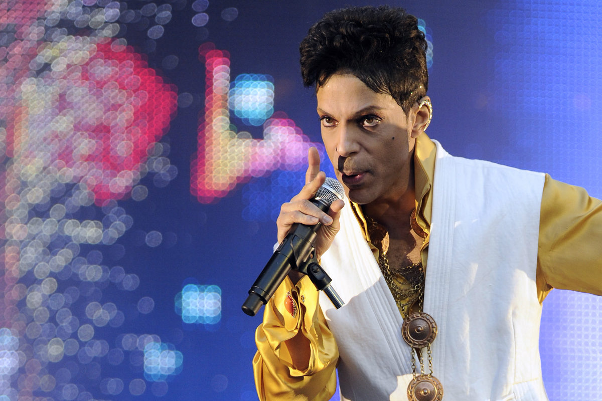 Prince, durante un concierto en 2011, en el Stade de France, París. (Foto: AFP)
