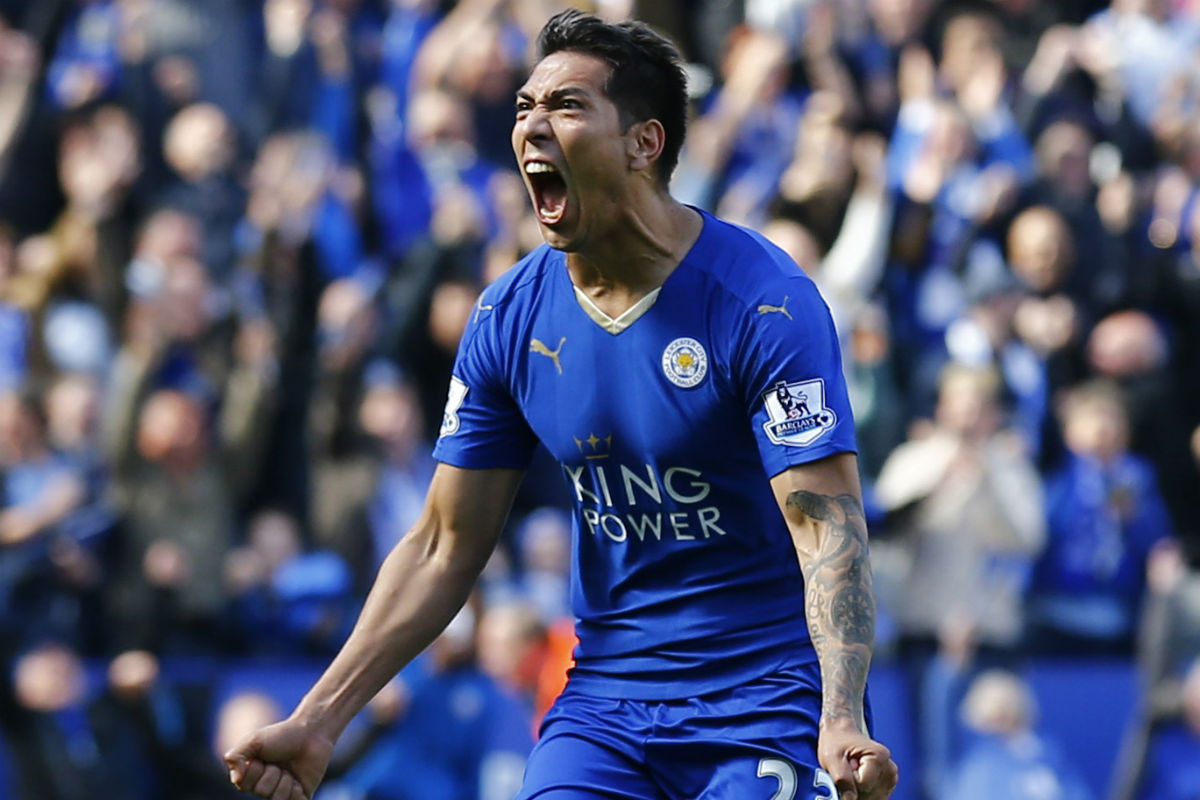 Ulloa celebra el gol del empate de Leicester ante el West Ham. (Reuters)