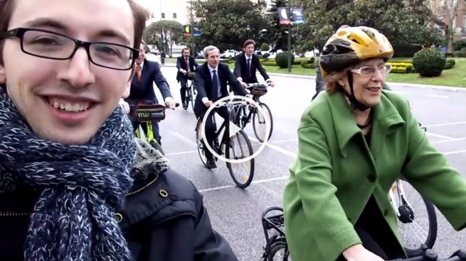 OKDIARIO se monta en bicicleta con Carmena por el centro de Madrid