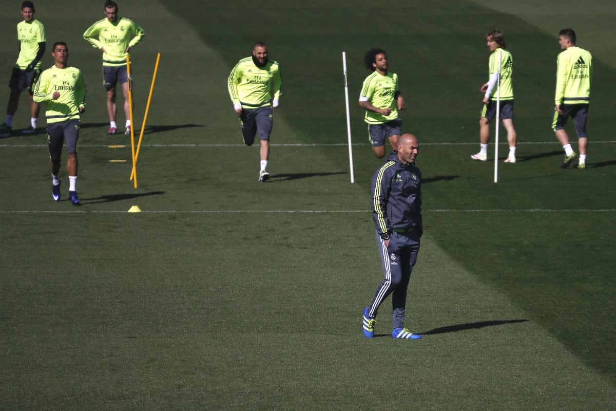 Zidane, en un entrenamiento en Valdebebas (Reuters)