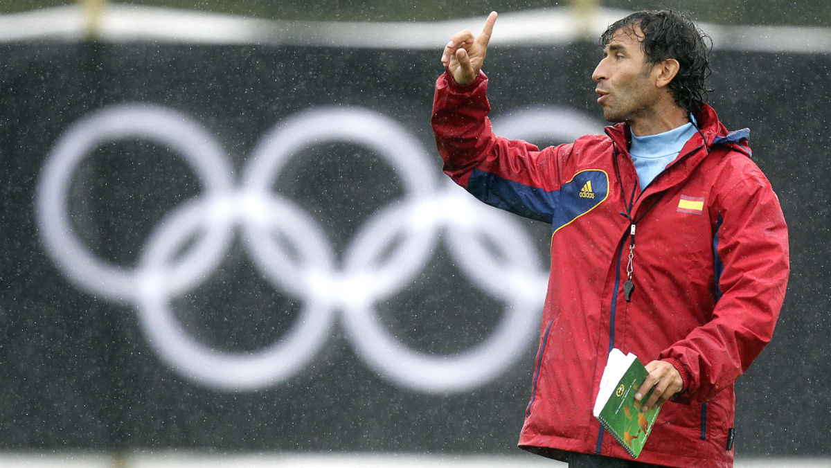 Luis Milla, en un entrenamiento con la selección olímpica. (AFP)