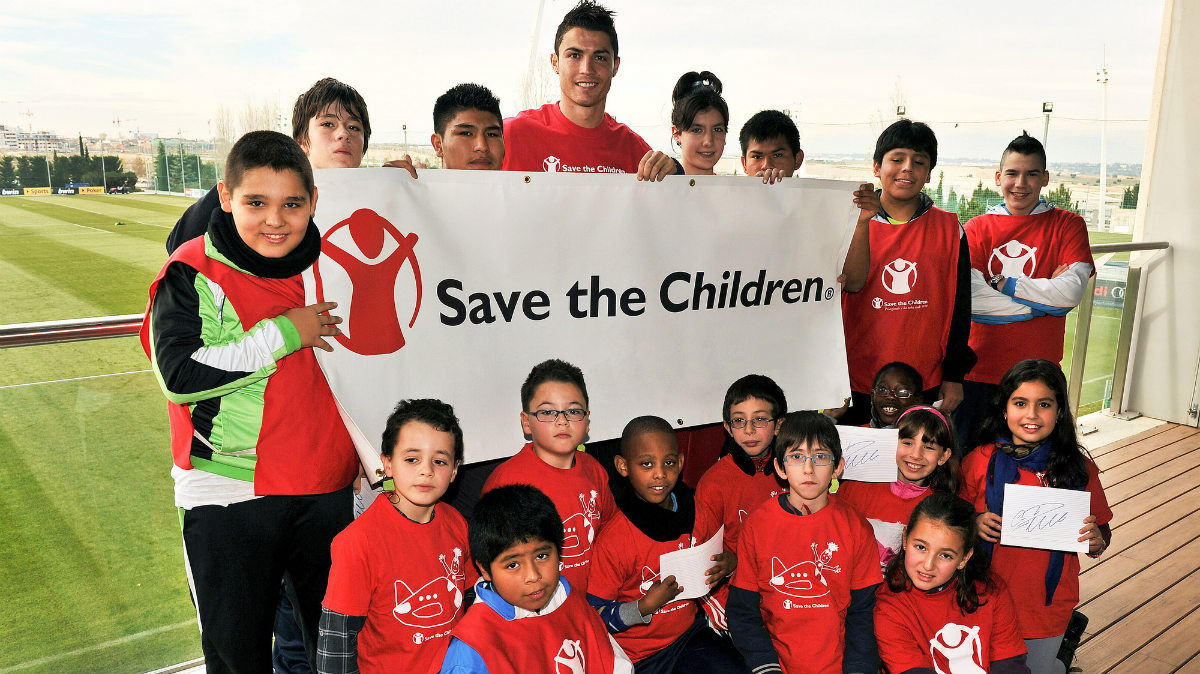 Cristiano Ronaldo es embajador de la ONG Save the children.