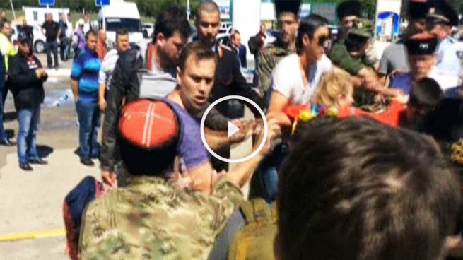 Agreden al opositor anticorrupción Navalny en un aeropuerto al sur de Rusia