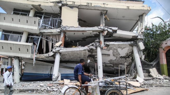 Cuatro terremotos y una réplica dejan en Ecuador al menos 9 heridos y muchos servicios afectados