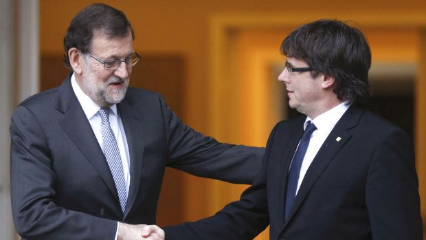 Mariano Rajoy con Carles Puigdemont
