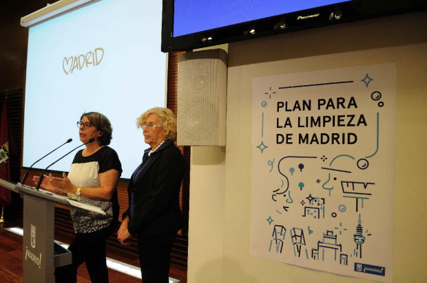 La concejala del ramo Inés Sabanés con la alcaldesa. (Foto: Madrid)
