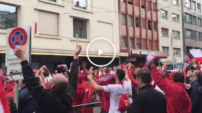 Los cánticos de la afición sevillista que van a llevar en volandas al equipo hacia el título
