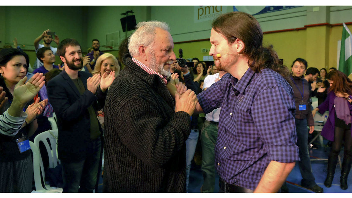 Julio Anguita y Pablo Iglesias. (Foto:EFE)