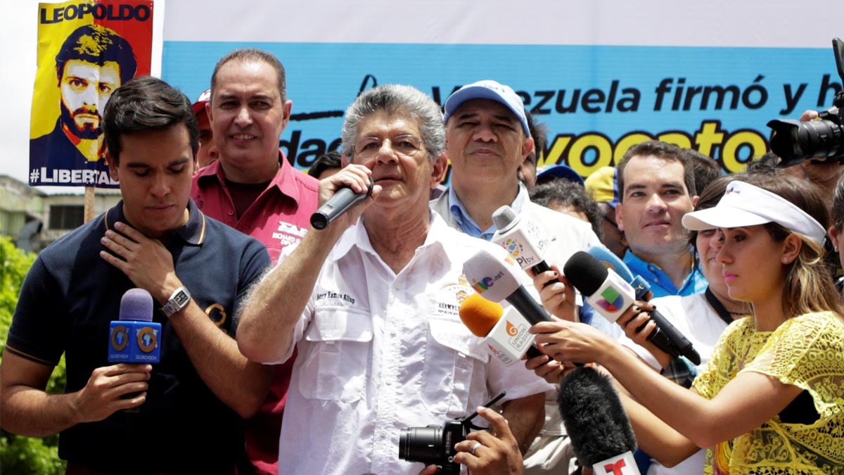 El presidente de la Asamblea Nacional Ramos Allup en la marcha del pasado miércoles (Foto: Reuters)