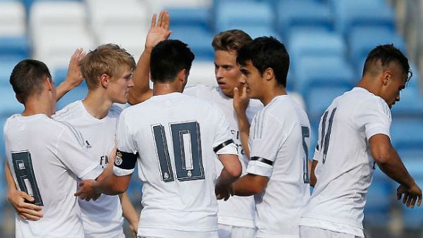 Los jugadores del Castilla celebran un gol. (Imagen:realmadrid.com)