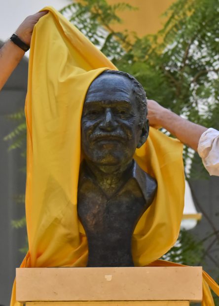 Escultura en honor a Gabriel García Márquez en el Claustro 