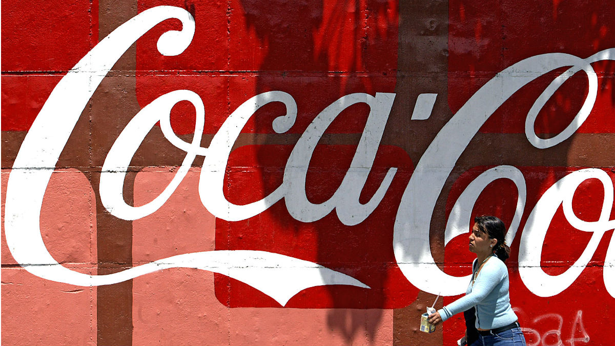 Un cartel publicitario de Coca-Cola. (AFP)