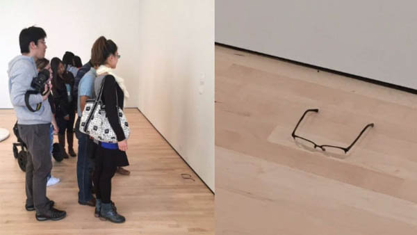 Dejan unas gafas olvidadas en un museo y los visitantes piensan que era una obra de arte