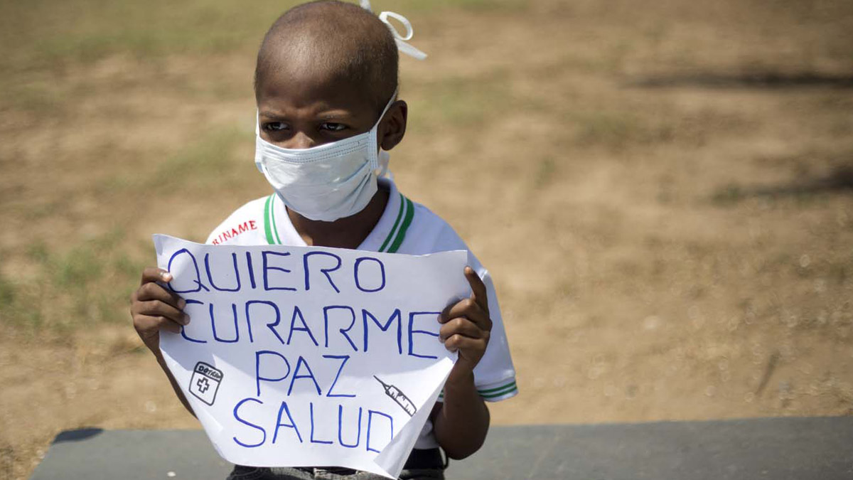 El niño Oliver Sánchez, en una protesta en Caracas.