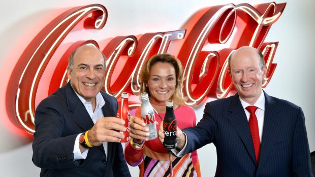 Muhtar Kent, presidente y CEO de The Coca-Cola Company; Sol Daurella, presidenta de Coca-Cola Iberian Partners, y John Brock, presidente y CEO de Coca-Cola Enterprises, Inc. toast the creation of Coca-Cola European Partners