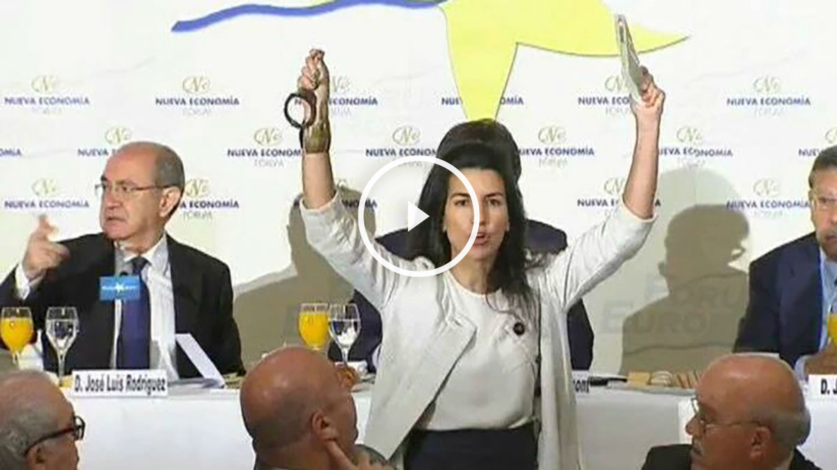 Rocío Monasterio, militante de VOX, en el acto de Puigdemont. (Foto: Facebook)