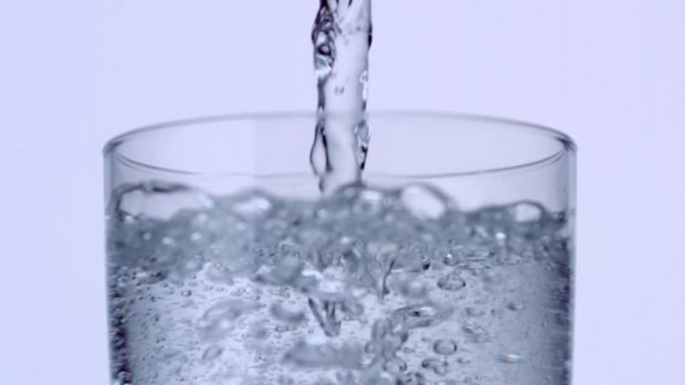 Es bueno beber agua con gas todos los días?