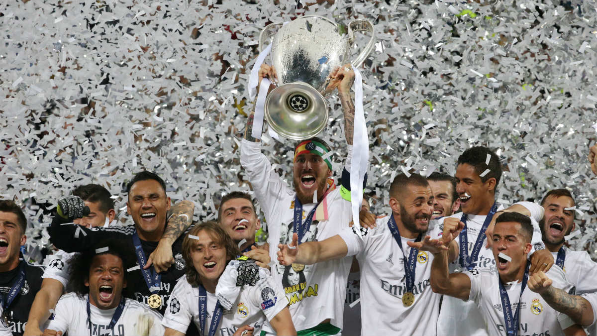 Ramos alza la Champions al cielo de Milán. (Reuters)