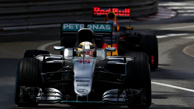 Lewis Hamilton se llevó el GP de Mónaco por delante de Ricciardo (Getty)