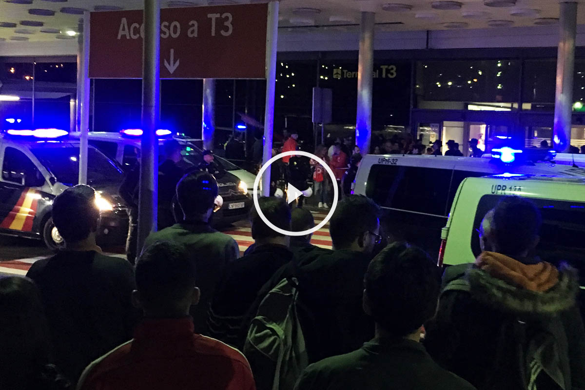 Gran expectación en Barajas por la llegada del Atlético (Foto: R.G.)