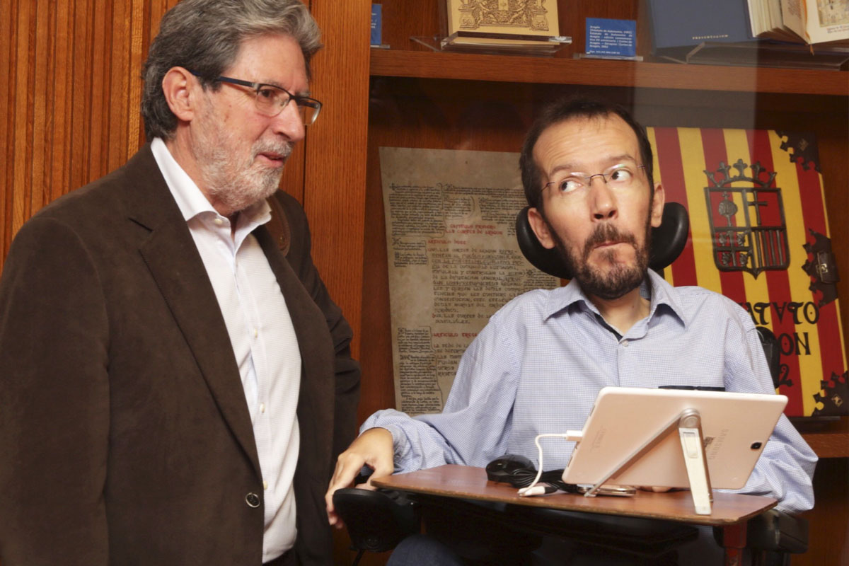 Adolfo Barrena junto a Pablo Echenique. (Foto: EFE)