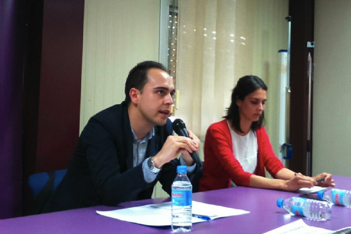 José Manuel Calvo junto a Rita Maestre en un acto de círculos. (Foto: Podemos)