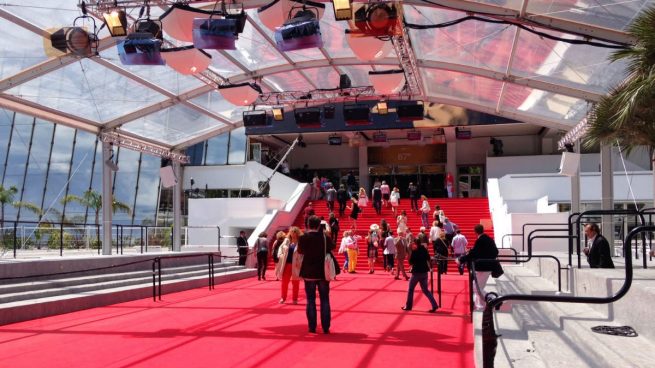 El festival de Cannes extiende este miércoles su alfombra roja para recibir a las estrellas del cine