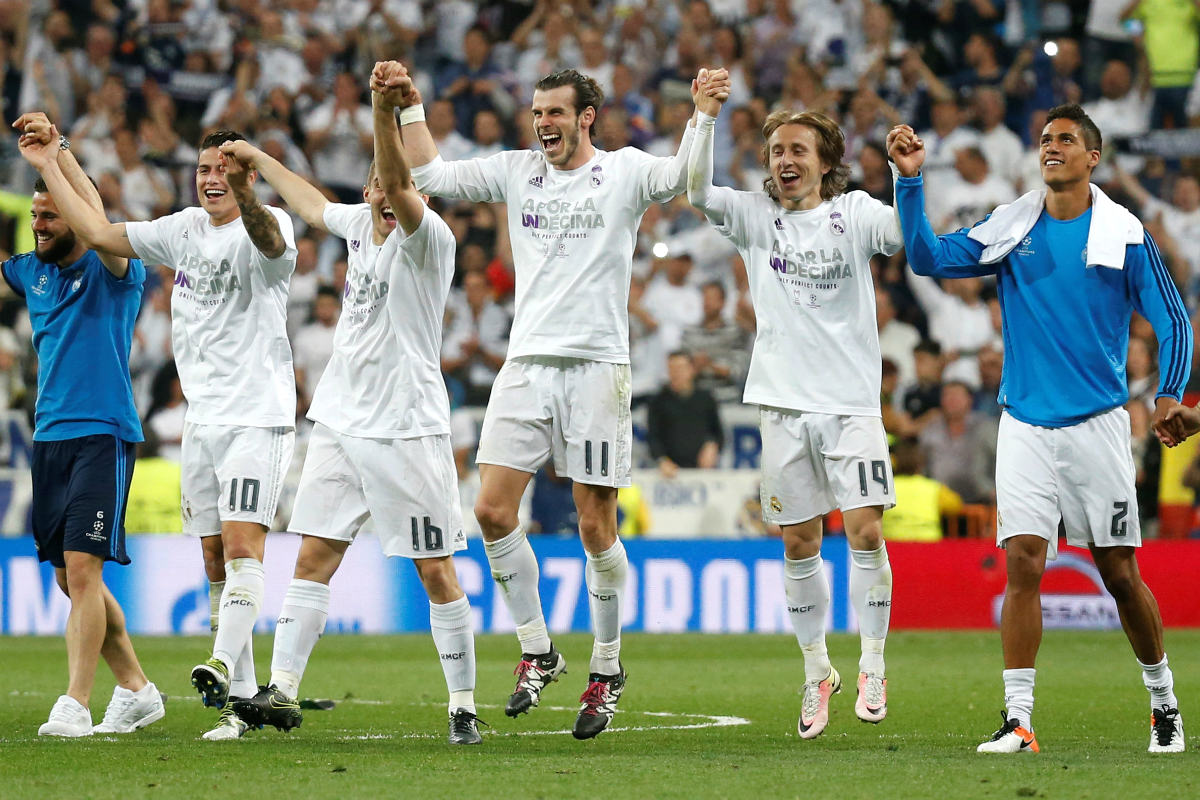 Los jugadores del Real Madrid celebran el pase a la final de Milán. (Reuters)