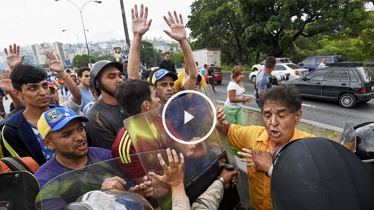 El gobernador Henrique Capriles durante la manifestación. (Foto: AFP)