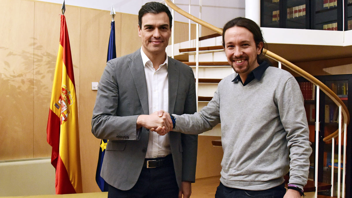 Pedro Sánchez y Pablo Iglesias. (Foto: AFP)