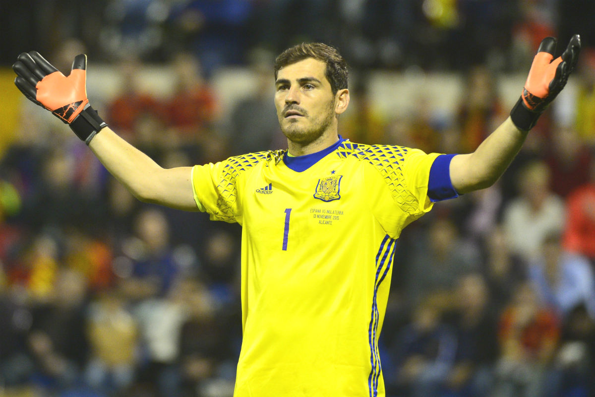 Iker Casillas, en un partido con la Selección. (AFP)