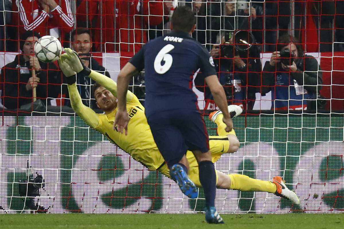 Oblak paró un penalti a Müller. (Reuters)