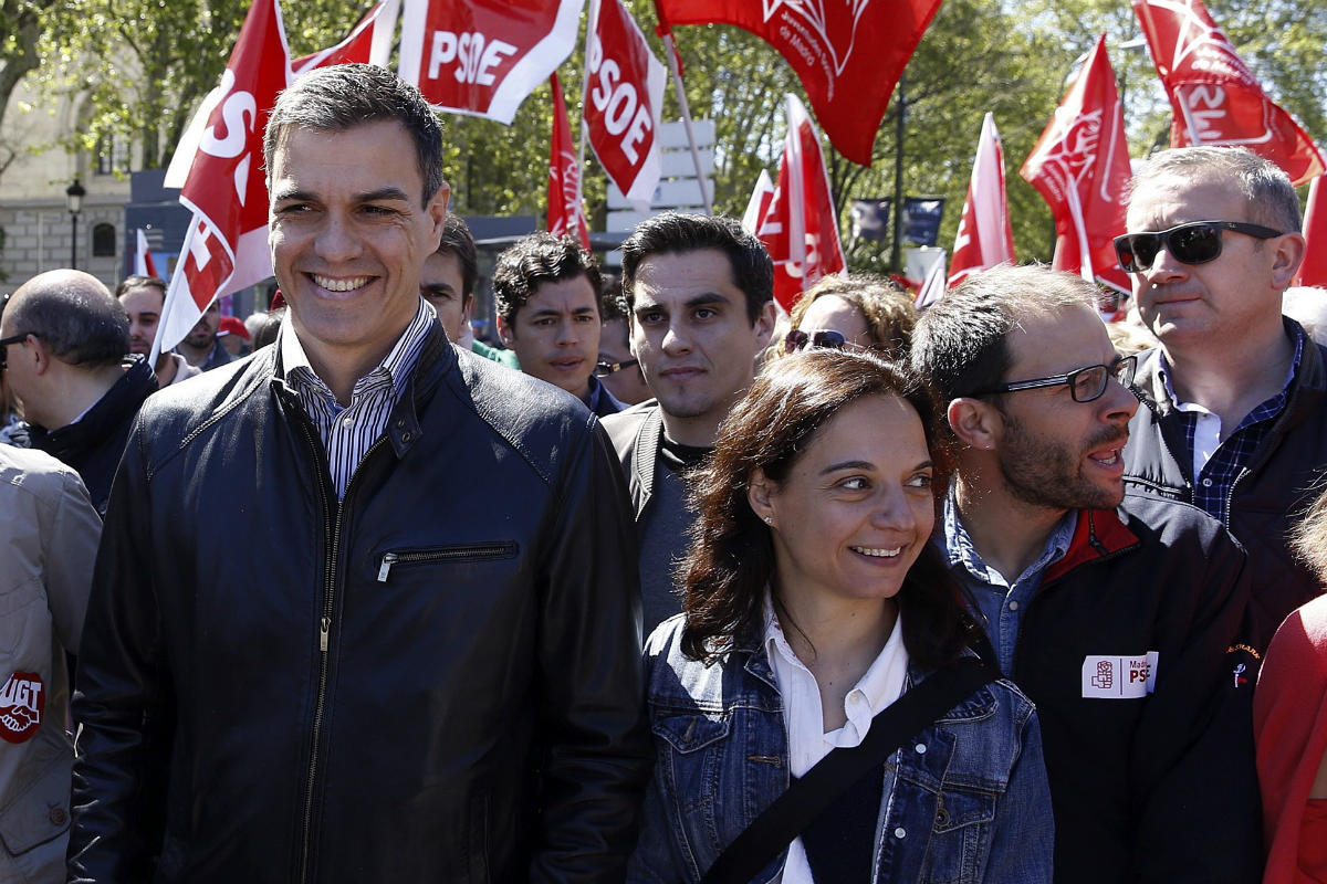 Pedro Sánchez y Sara Hernández (PSOE-M) .