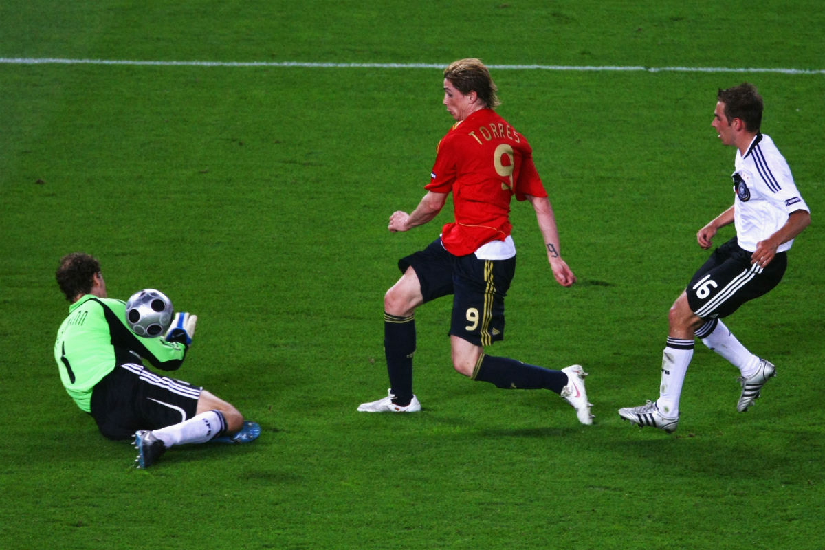 Lahm quedó inmortalizado en la foto del gol de Torres en 2008. (Getty)