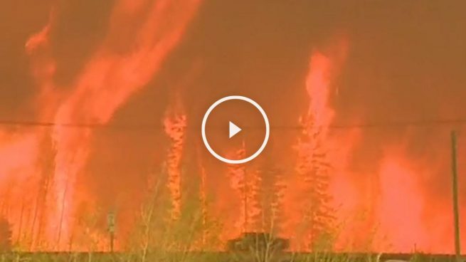 Los 88.000 habitantes de la ciudad canadiense Fort McMurray evacuados por un incendio