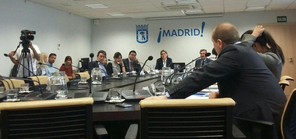 Representantes de Ahora Madrid, PSOE y C's en la comisión. (Foto: AM)