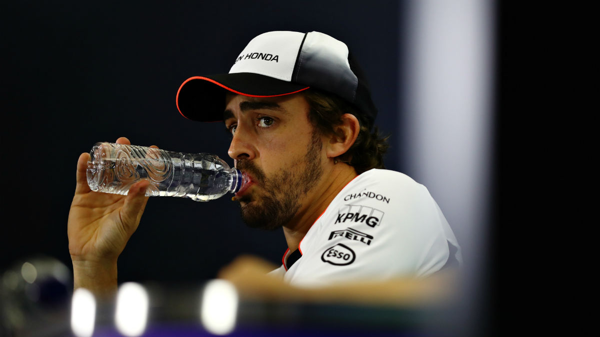 Fernando Alonso en una rueda de prensa. (Getty)