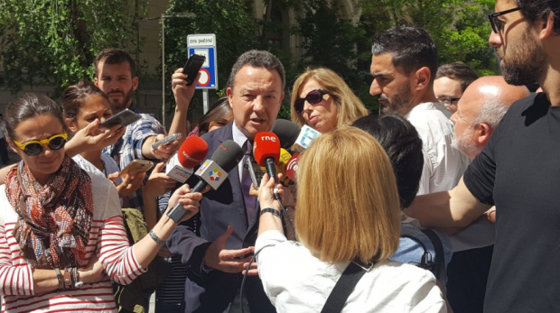 El portavoz adjunto del PP en Madrid, Henríquez de Luna, a las puertas de Cibeles. (Foto: PP)