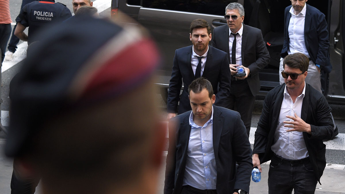 Leo Messi a su llegada a la Audiencia de Barcelona. (Foto: AFP)