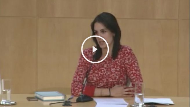 Rita Maestre confunde los cheques de Carmena con el juicio a su marido y evita responder a OKDIARIO